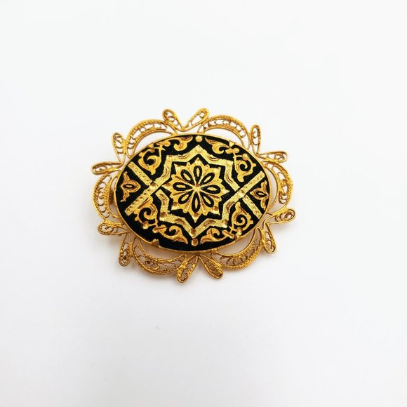 Vintage Damascene Filigree Brooch, Gold Tone Pin - Picture 5 of 7